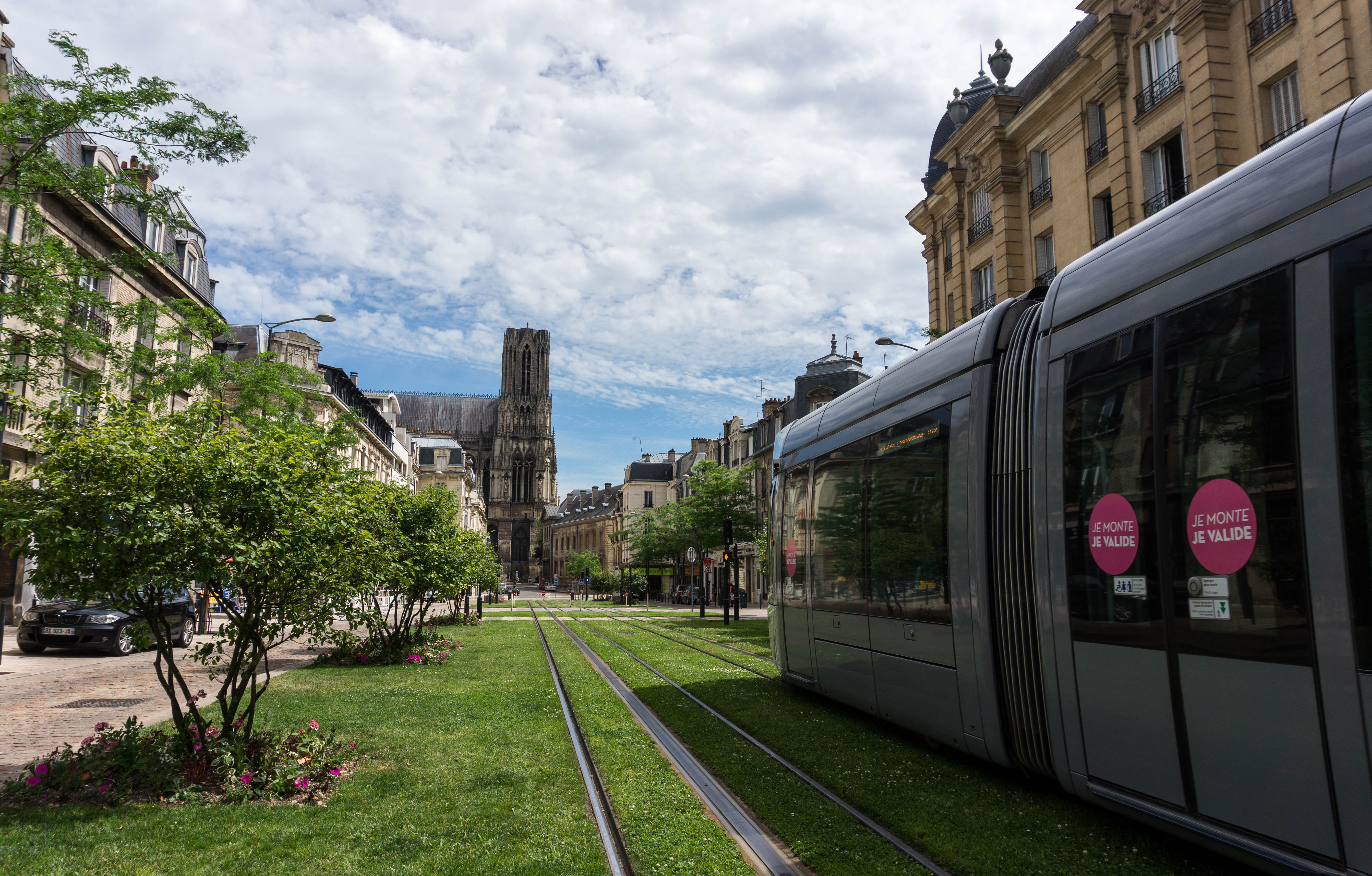 Reims walk trams